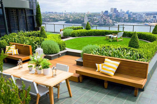 露臺(tái)花園鋪裝用防腐木還是地磚好？